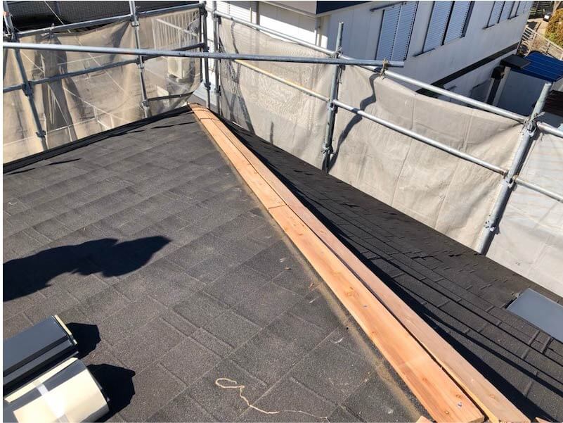 横浜市の屋根塗装の棟板金の交換工事