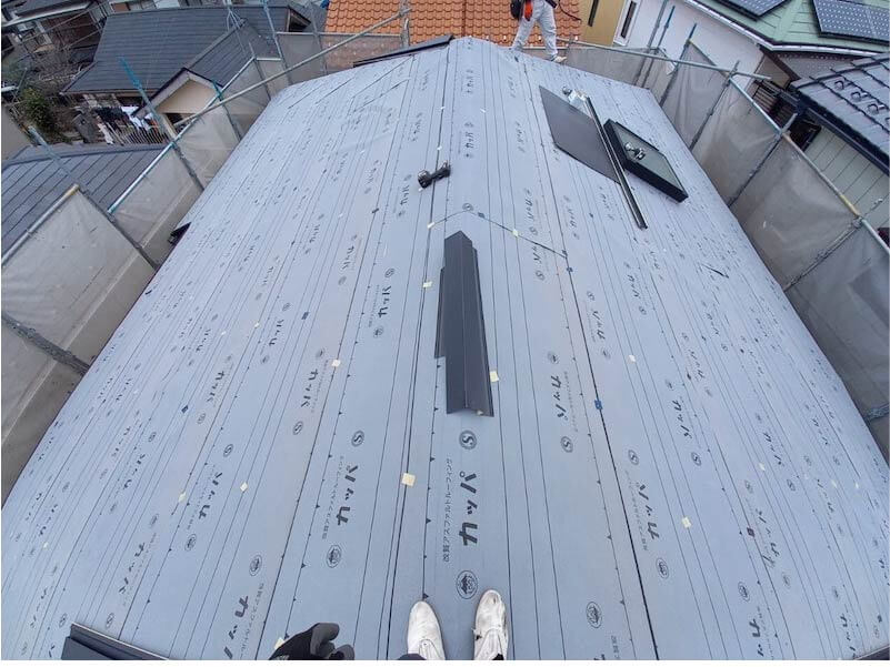 松戸市の屋根リフォームの防水シートの施工