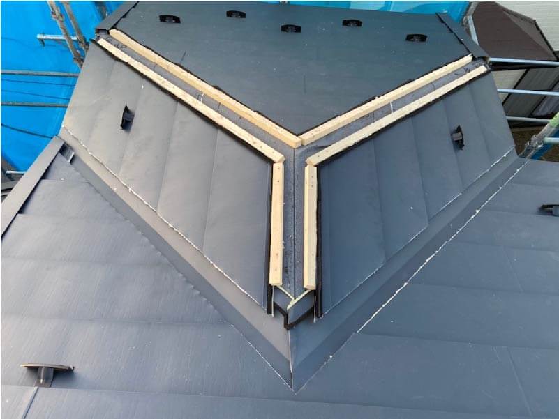 袖ケ浦市の屋根リフォームのガルバリウム鋼板の設置