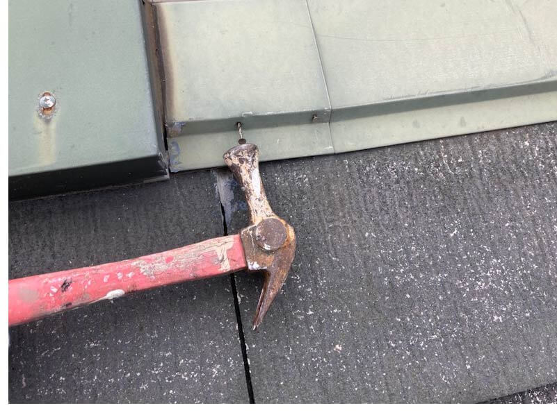 船橋市の屋根塗装の釘の打ち込み