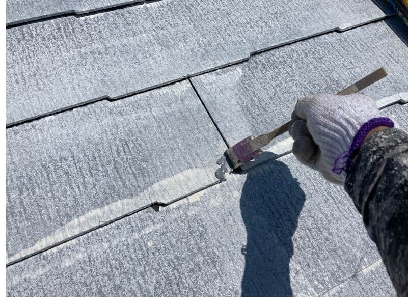 船橋市の屋根塗装のひび割れの補修
