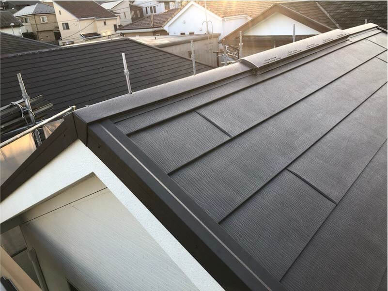藤沢市の屋根リフォームのガルバリウム鋼板の設置