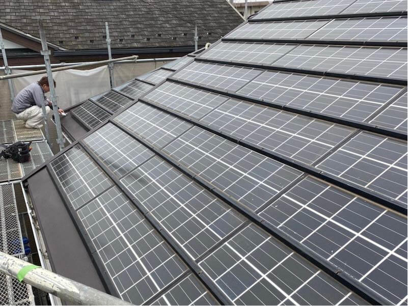 藤沢市の屋根リフォームの太陽光パネルの設置