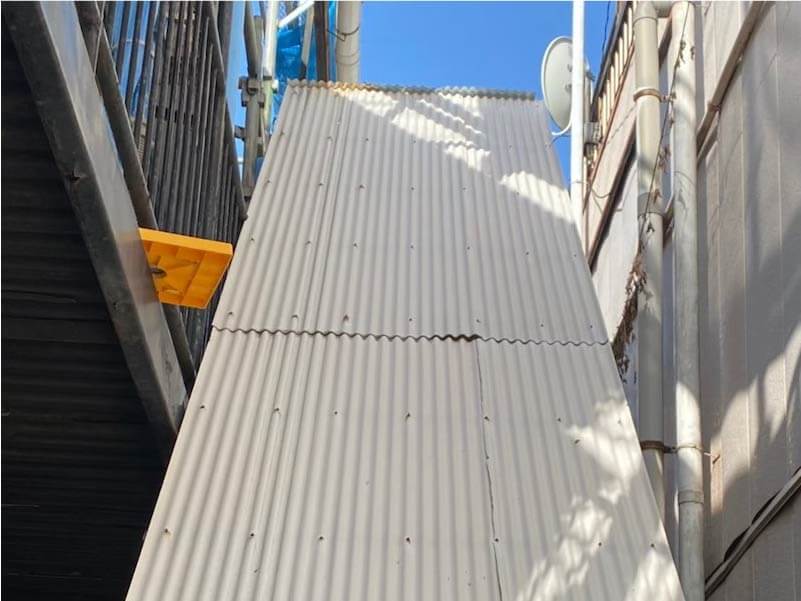 足立区の屋上防水工事の波板の交換工事