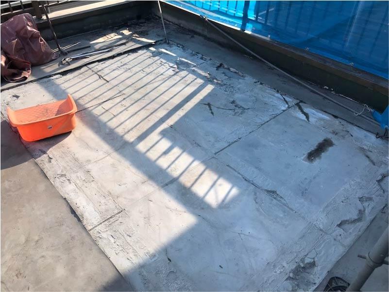 足立区の屋上防水工事の倉庫の撤去