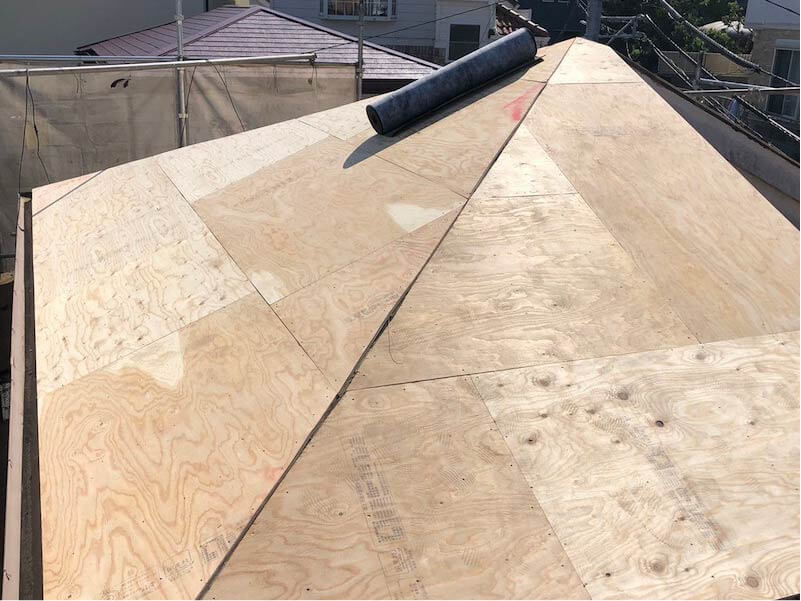 横須賀市の屋根葺き替え工事の野地板の設置