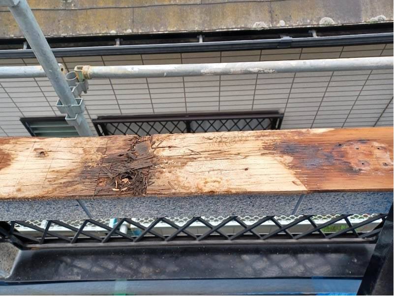 船橋市のベランダの雨漏り修理の腐食した駆体の撤去