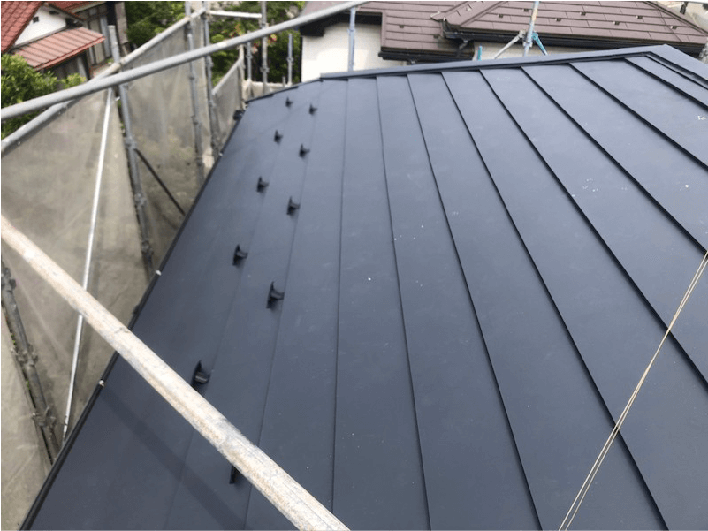 四街道市の屋根リフォームのガルバリウム鋼板の施工