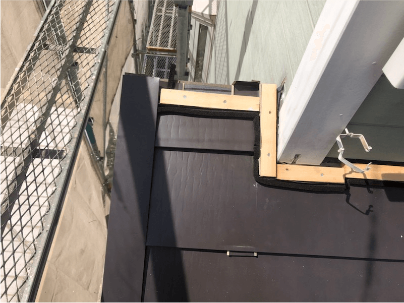 白井市の屋根リフォームのガルバリウム鋼板の設置