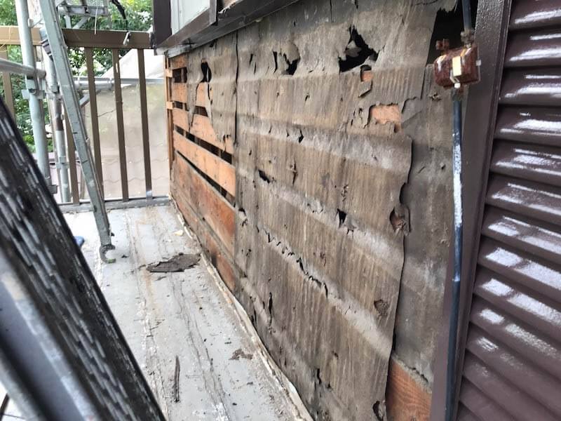 横浜市のサイディングの張り替え工事の外壁材の撤去