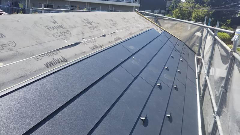 船橋市の屋根リフォームの屋根材の設置
