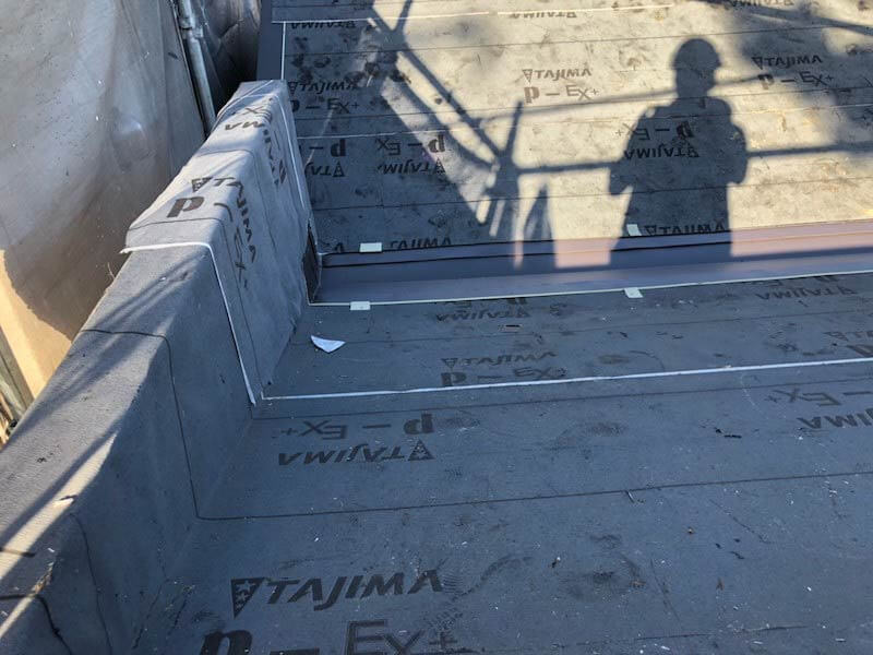 目黒区の屋根リフォームの防水シートの設置