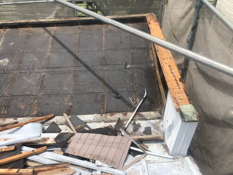 目黒区の屋根リフォームの既存の屋根材の撤去