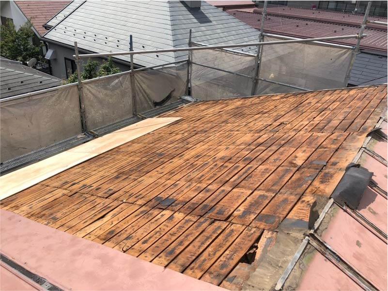 世田谷区の葺き替え工事の屋根材の野地板の施工