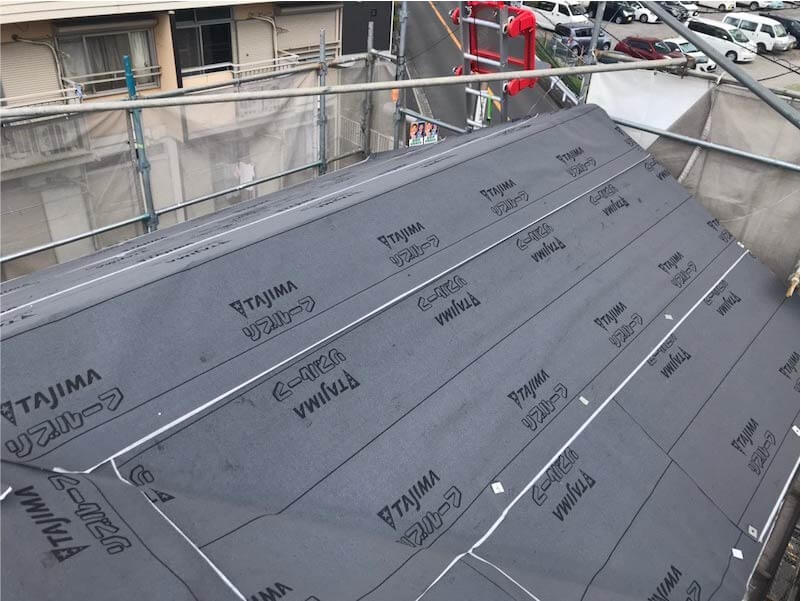 習志野市の屋根リフォームの防水シートの施工