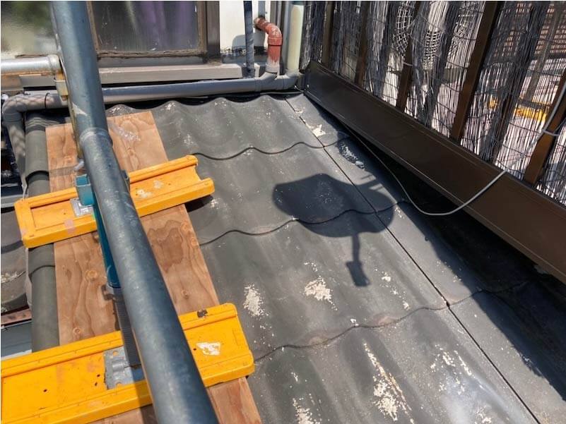 横浜市の屋根塗装の施工前の様子