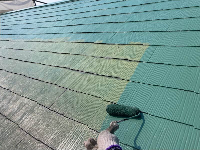 川崎市の屋根塗装の中塗り