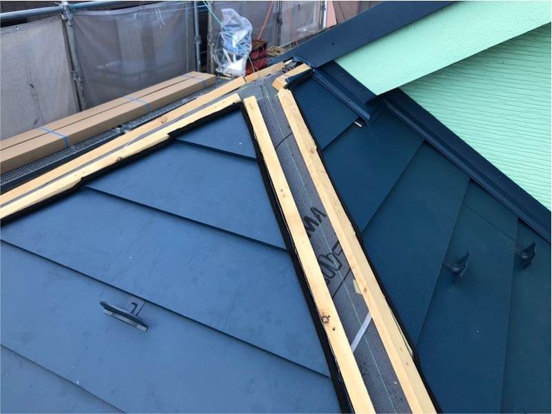 千葉県船橋市の屋根リフォームの屋根材の設置