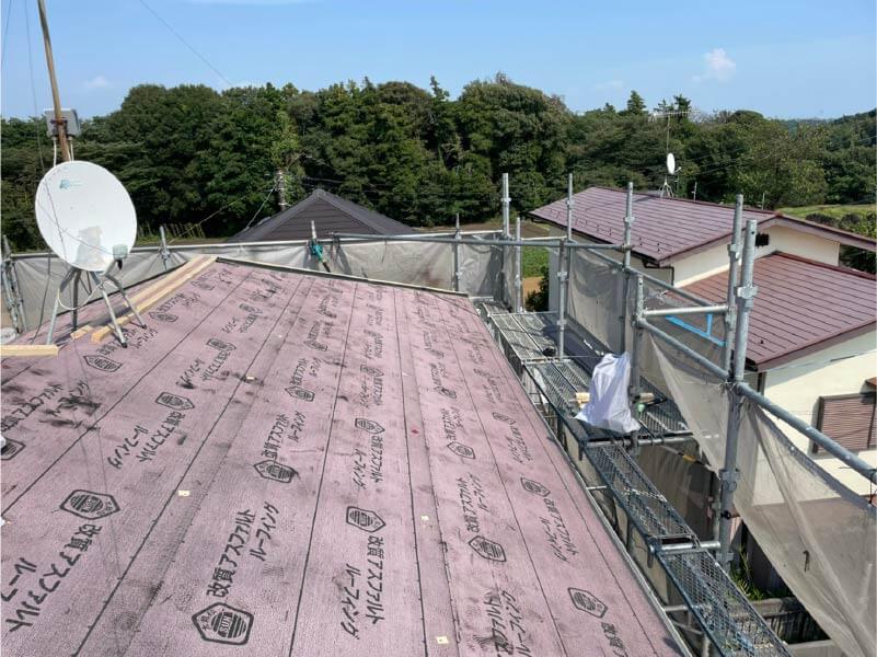 藤沢市の屋根リフォームの防水シートの設置