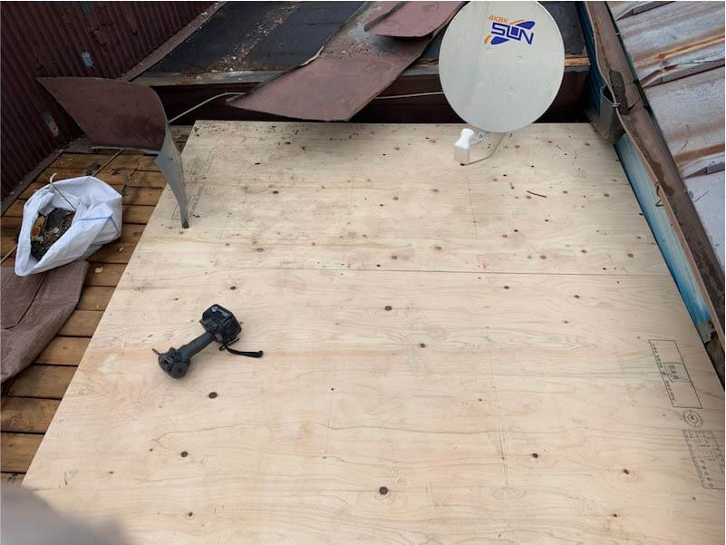 杉並区の屋根葺き替え工事の野地板の取り付け