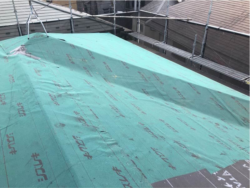 西東京市の屋根葺き替え工事の防水シートの設置