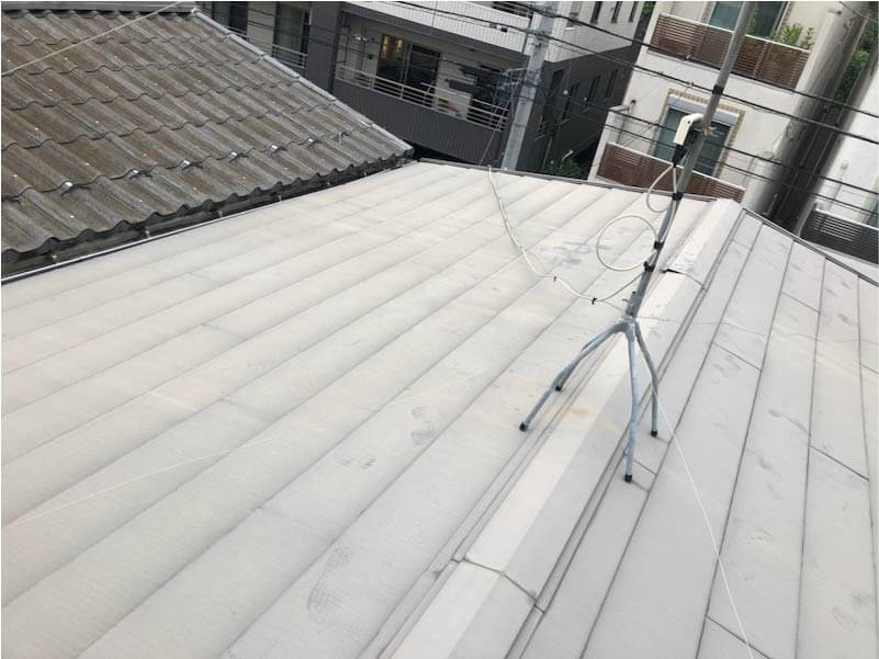 横浜市の屋根葺き替え工事の施工前の様子