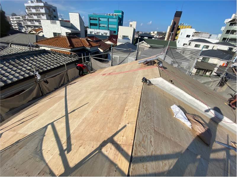 船橋市の屋根葺き替え工事の野地板の設置
