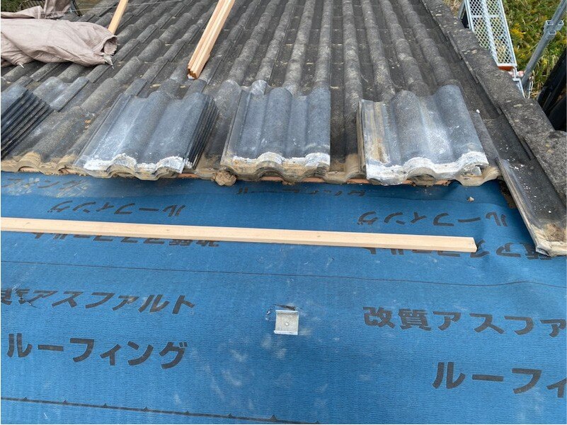 旭市の屋根葺き直し工事の防水シートの施工