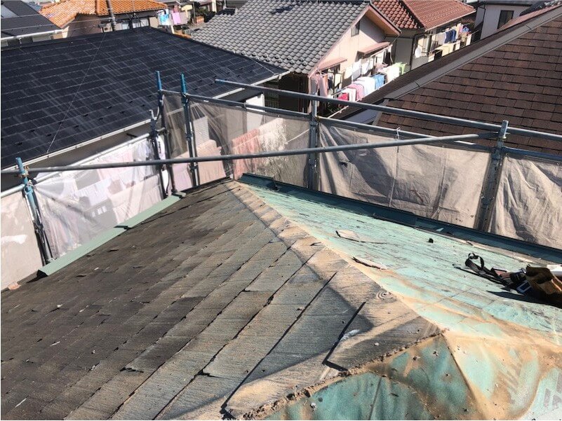 船橋市の屋根葺き替え工事の棟板金の撤去