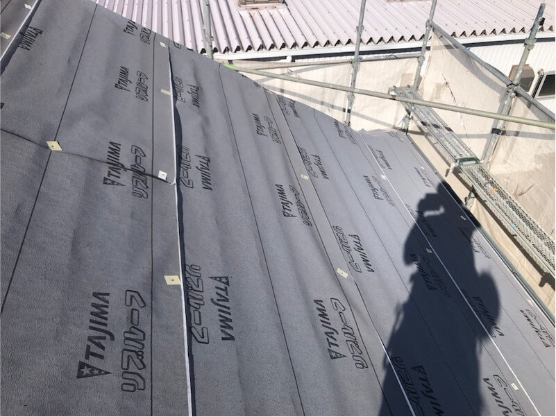 千葉市花見川区の屋根リフォームの防水シートの設置