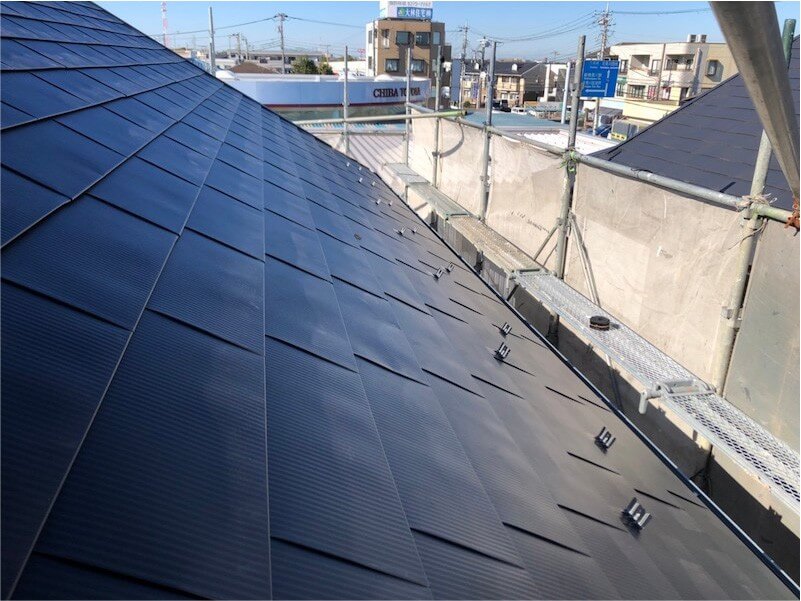 千葉市花見川区の屋根リフォームのリフォームのガルバリウム鋼板の設置