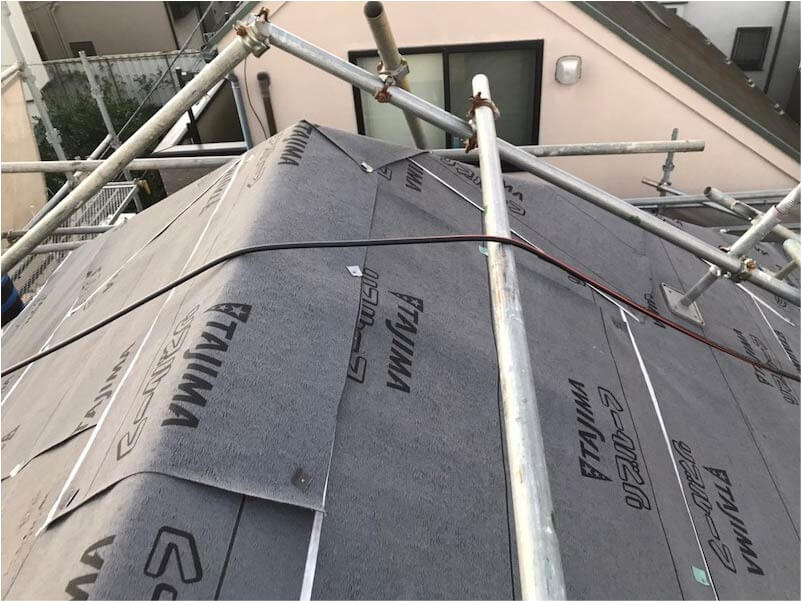 中野区の屋根リフォームの防水シートの設置