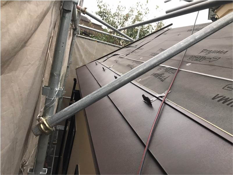 中野区の屋根リフォームのガルバリウム鋼板の設置