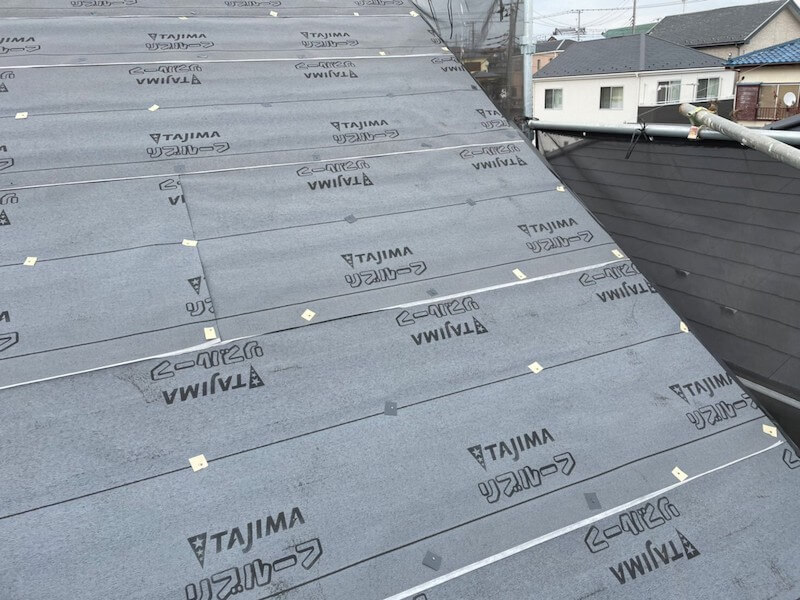 松戸市の屋根リフォームの防水シートの施工