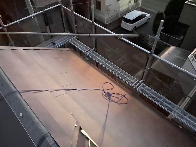 松戸市の屋根リフォームのガルバリウム鋼板の施工