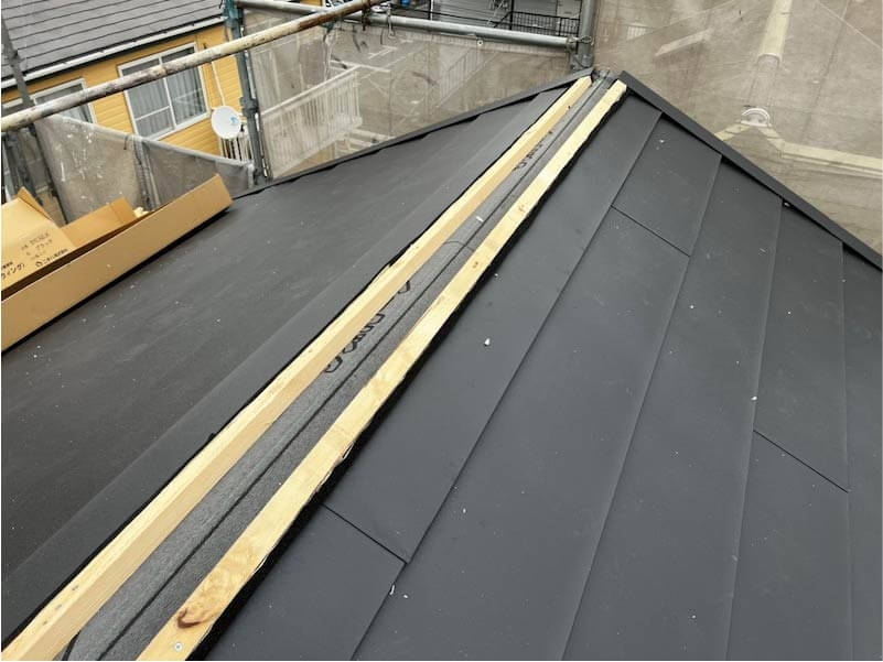 川崎市の屋根リフォームの屋根材の設置