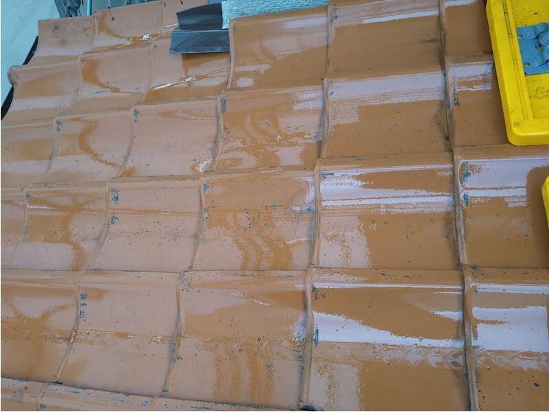 越谷市の屋根塗装の下塗り