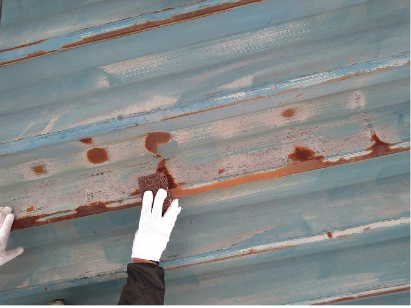 豊島区の折半屋根塗装のケレン