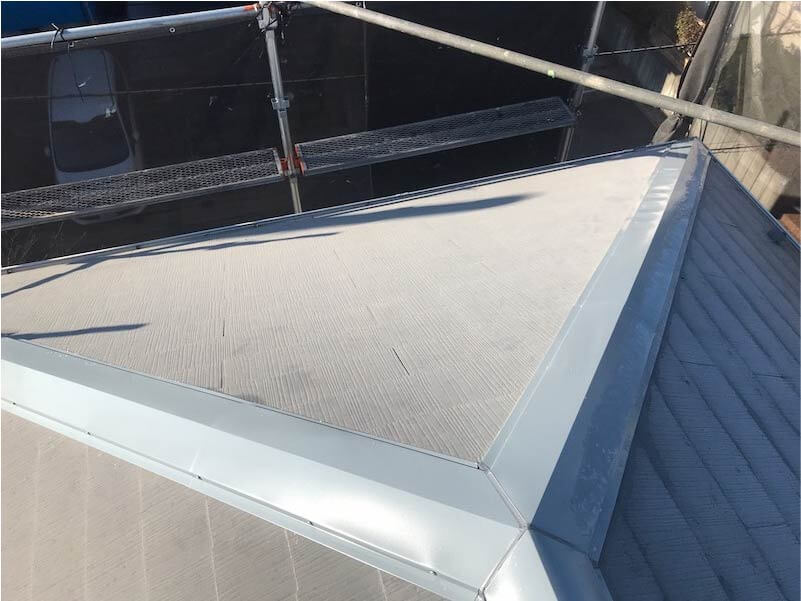 柏市の屋根修理の棟板金の交換の施工後の様子