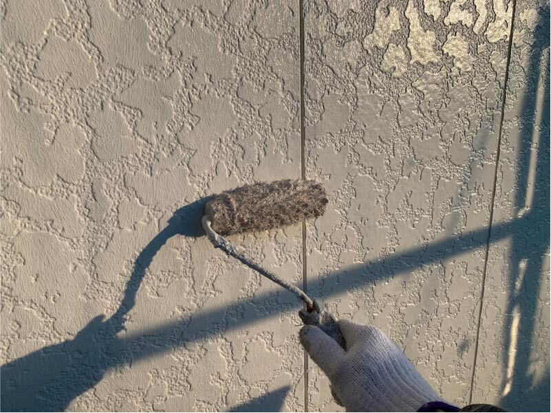 大網白里市の外壁塗装の施工中の様子