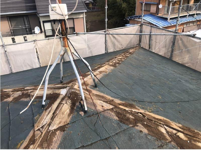 千葉市花見川区の屋根リフォームの既存の屋根材の撤去