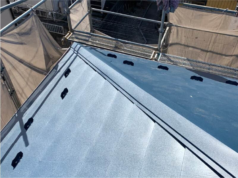 千葉市花見川区の屋根リフォームのガルバリウム鋼板の施工後の様子