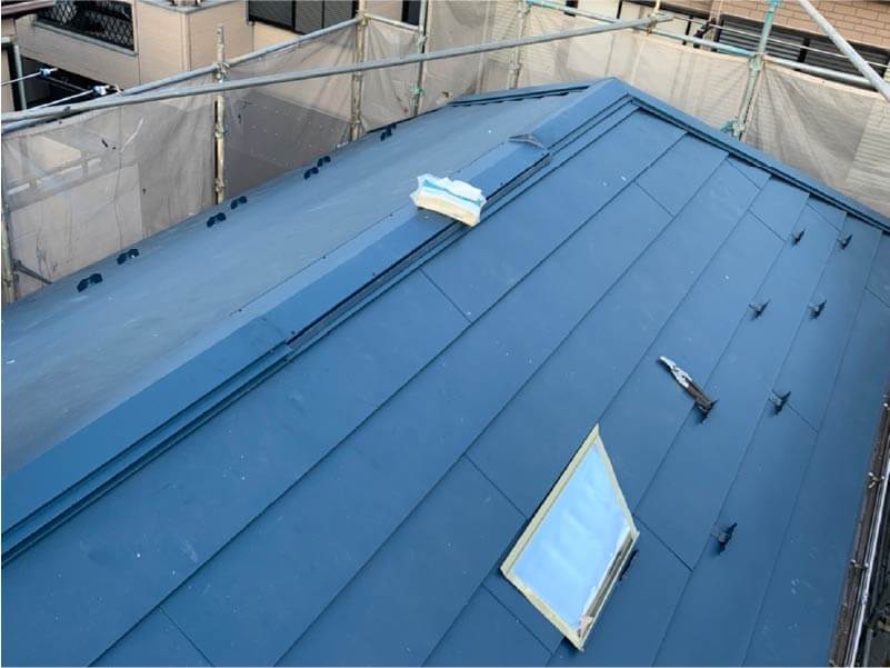 千葉市花見川区の屋根リフォームのガルバリウム鋼板の施工後の様子