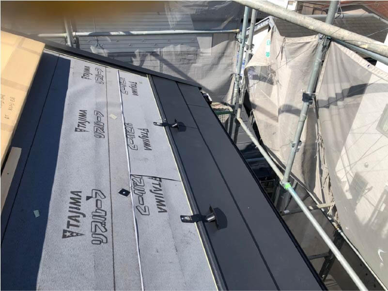 さいたま市の屋根リフォームのガルバリウム鋼板の設置