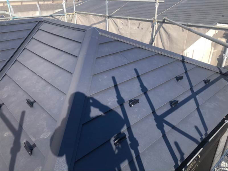 墨田区の屋根リフォームの棟板金の設置