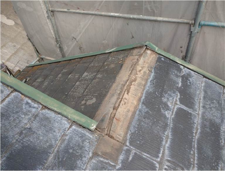 足立区の屋根リフォームの棟板金の撤去