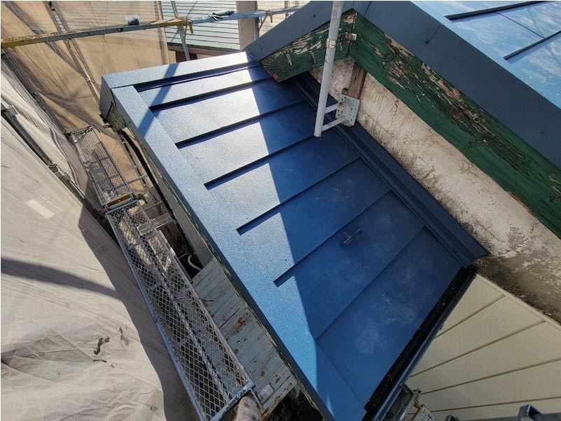 足立区の屋根リフォームのガルバリウム施工後の様子