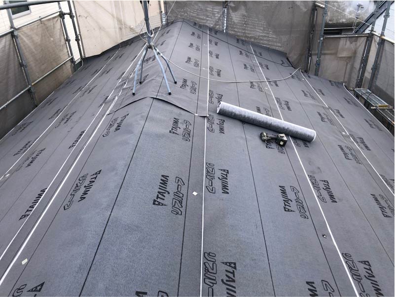 大田区の屋根リフォームの防水シートの設置