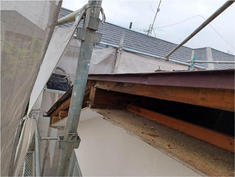練馬区の屋根葺き替え工事の破風板の補修