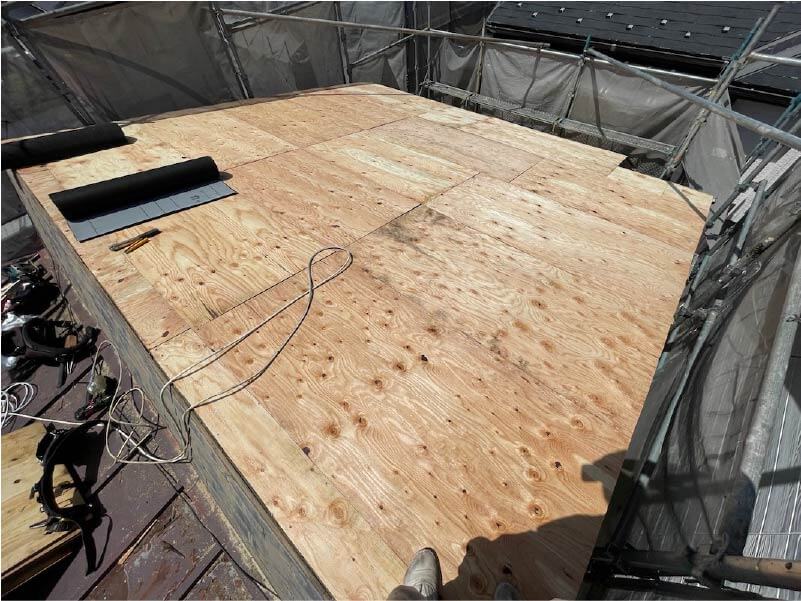 練馬区の屋根葺き替え工事の野地板の設置